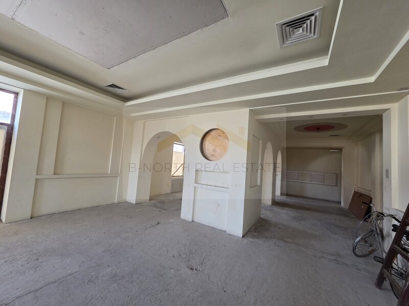 Urziceni, spatiu comercial in centrul vechi, cladire stradala de colt, 288 mp.